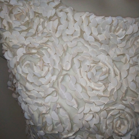 Frank Lyman Ivory 3-Dimensional Rose Petal Design Special Occasion Sheath Dress - Picture 4 of 14